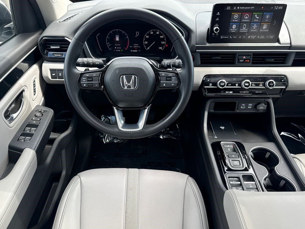 Certified 2025 Honda Pilot Touring image 19