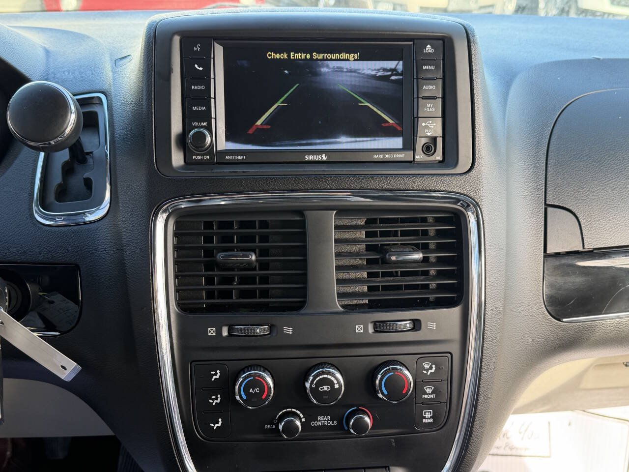 Used 2017 Dodge Grand Caravan SXT w/ Rear Park Assist Package FWD image 12