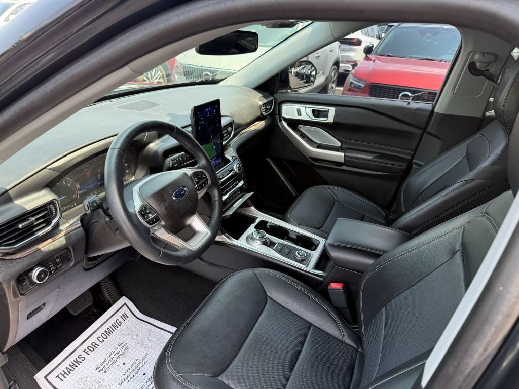 Used 2023 Ford Explorer Limited w/ Limited Technology Package AWD/4WD image 10
