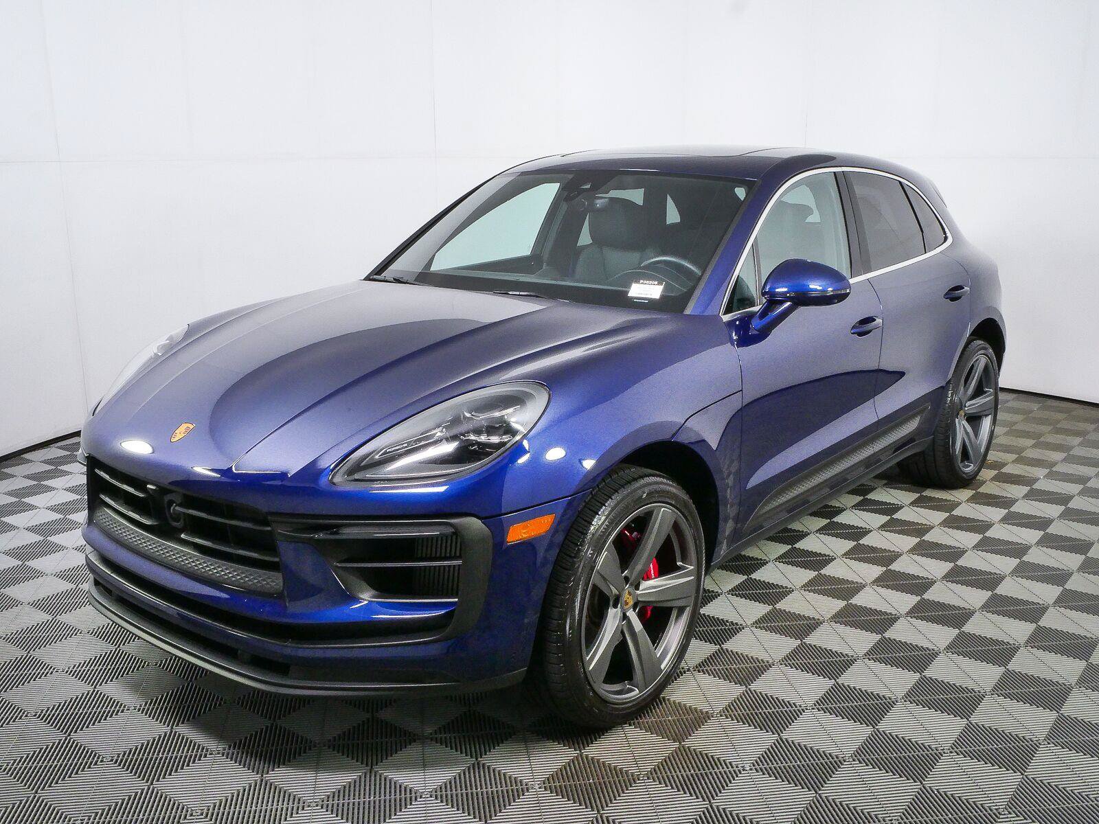 Certified 2023 Porsche Macan S AWD/4WD image 1
