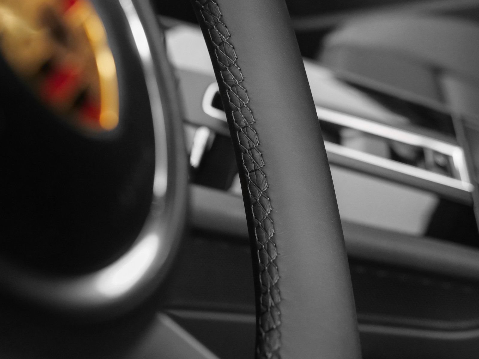 Certified 2025 Porsche Macan AWD/4WD image 25