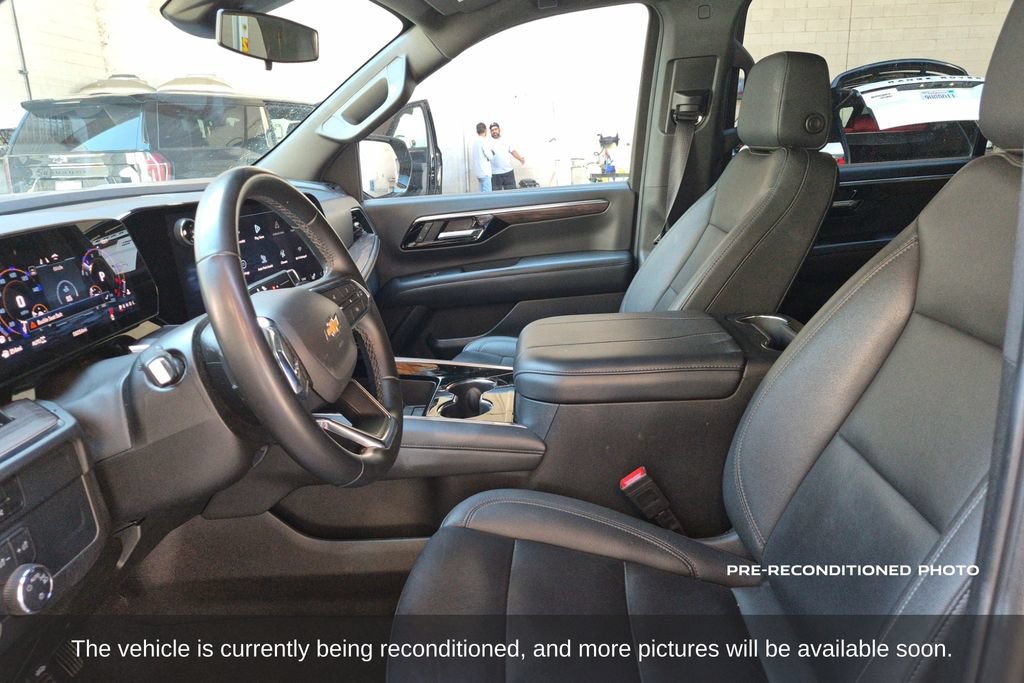 Used 2025 Chevrolet Suburban LT AWD/4WD image 11