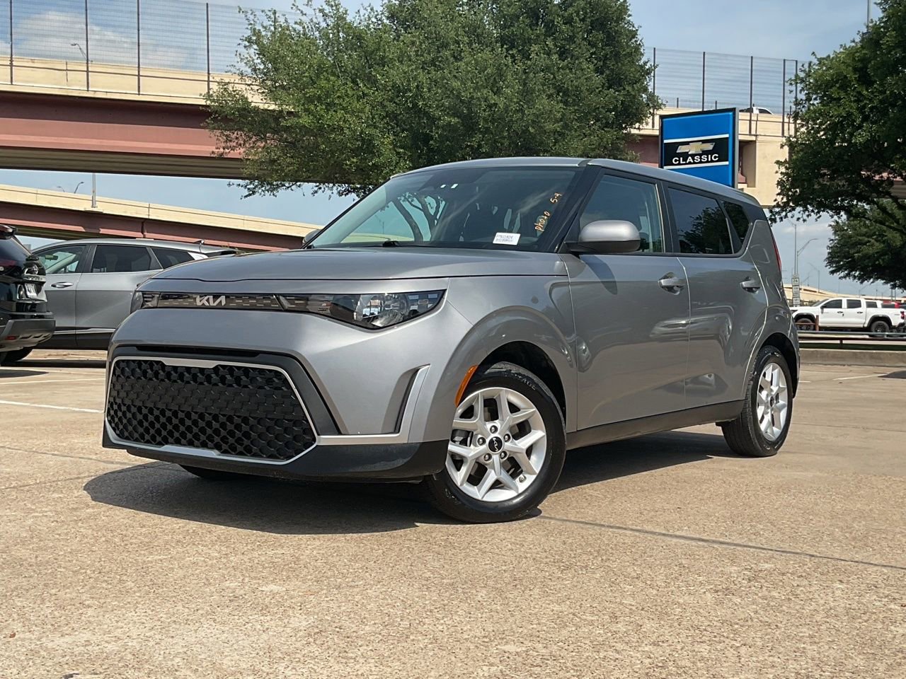 Used 2025 Kia Soul LX w/ LX Technology Package FWD image 2