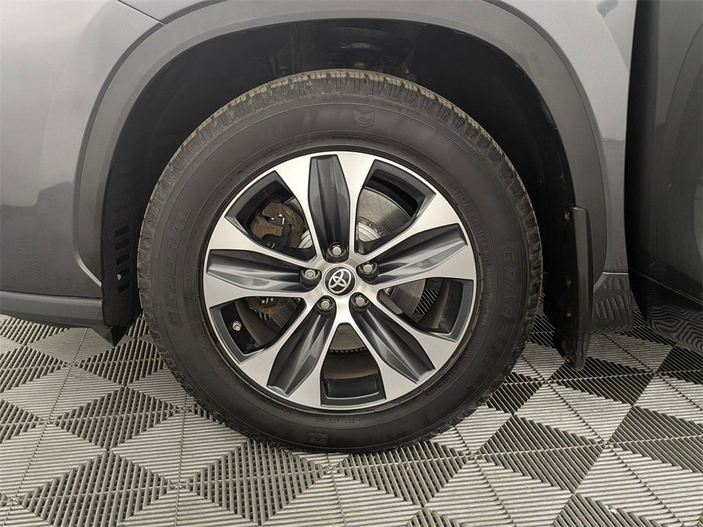 Used 2023 Toyota Highlander XLE image 34