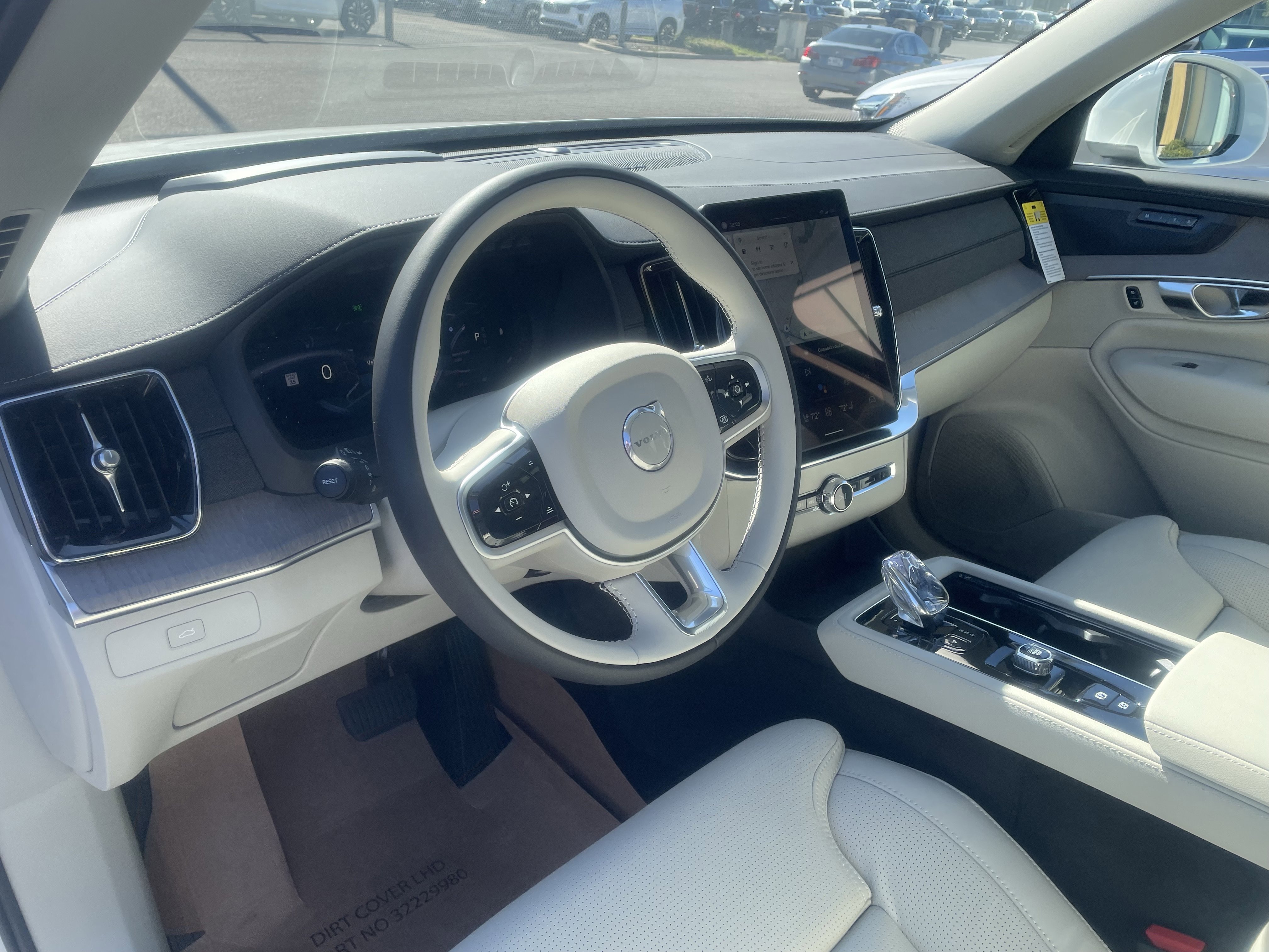 New 2026 Volvo XC90 B6 Ultra w/ Protection Package image 15