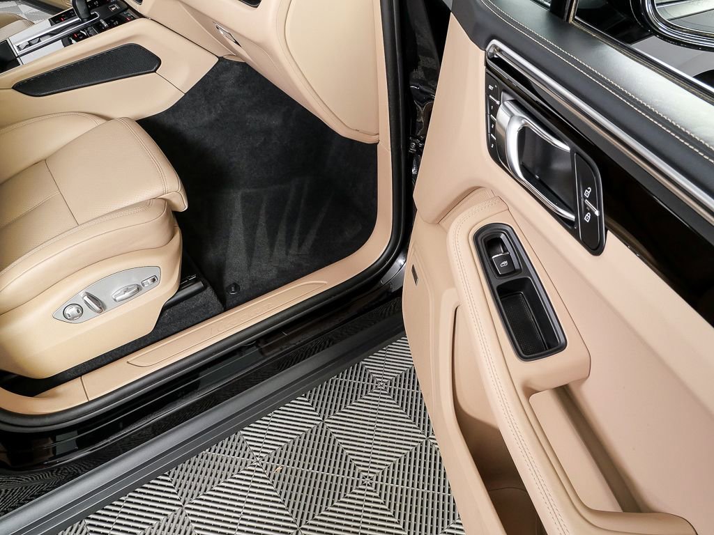 Certified 2023 Porsche Macan Turbo AWD/4WD image 26