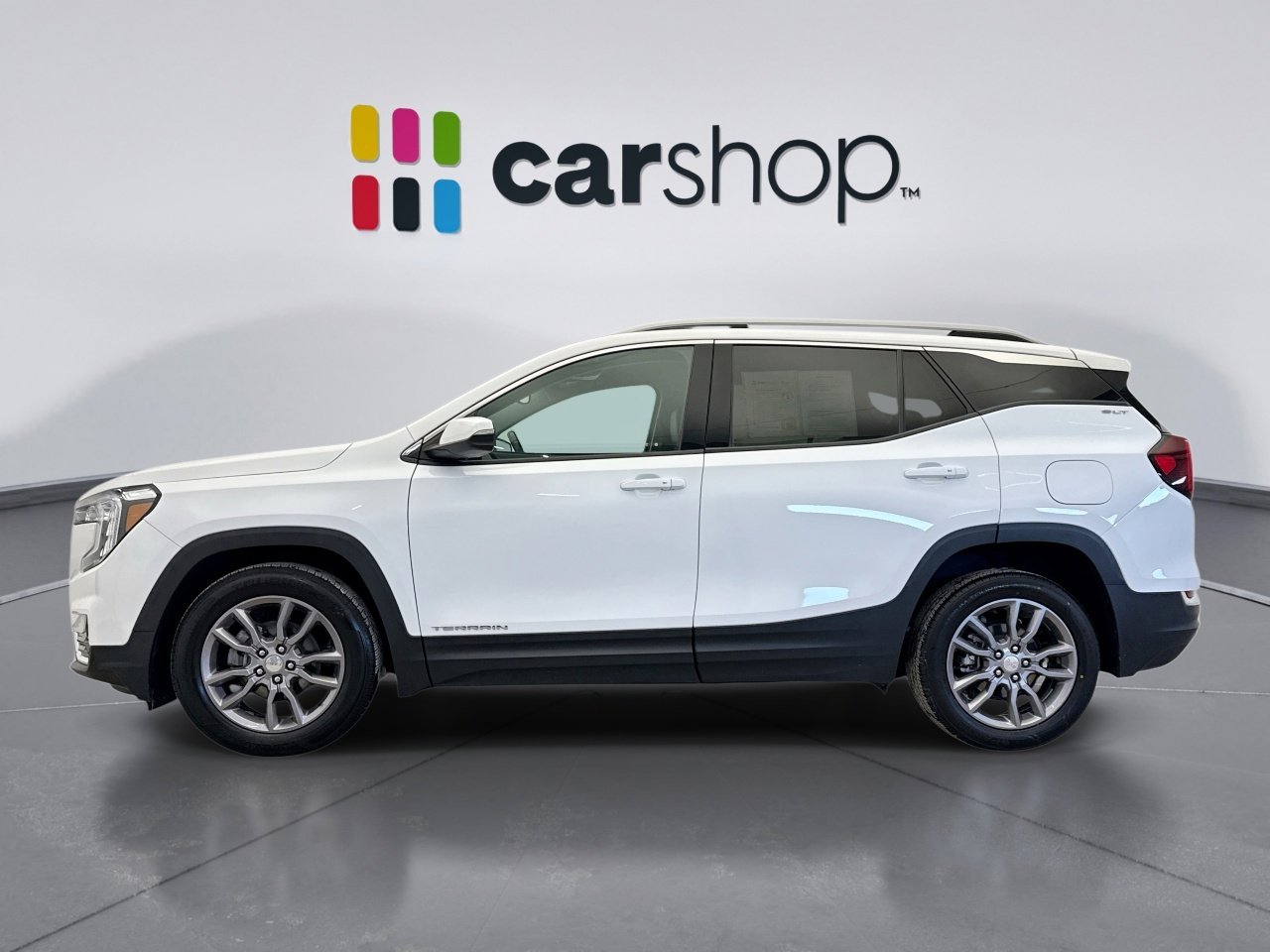 Used 2023 GMC Terrain SLT image 2