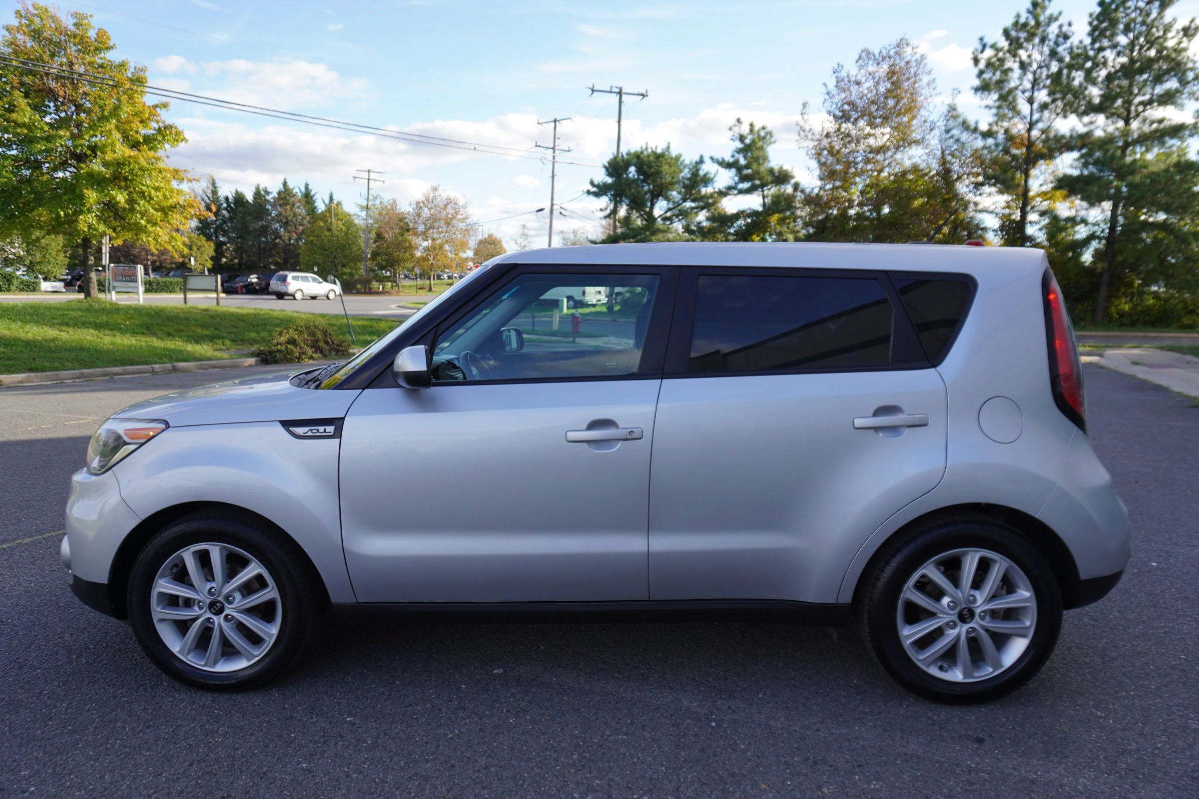 Used 2018 Kia Soul + FWD image 4
