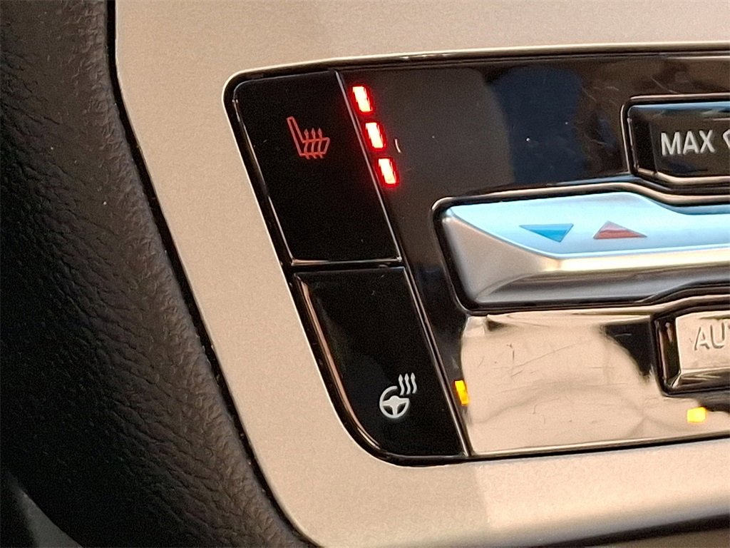 Certified 2022 Ford Explorer XLT w/ Equipment Group 202A image 26