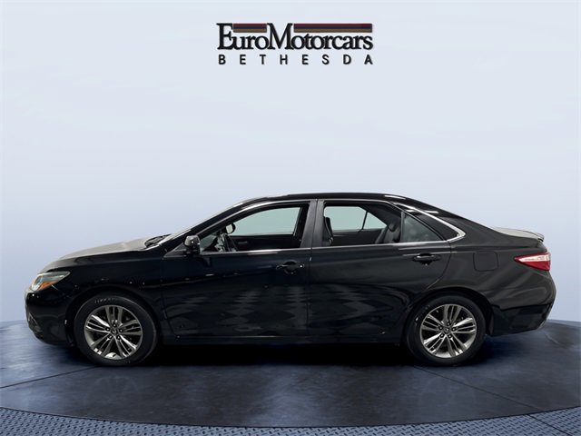 Used 2017 Toyota Camry SE image 2