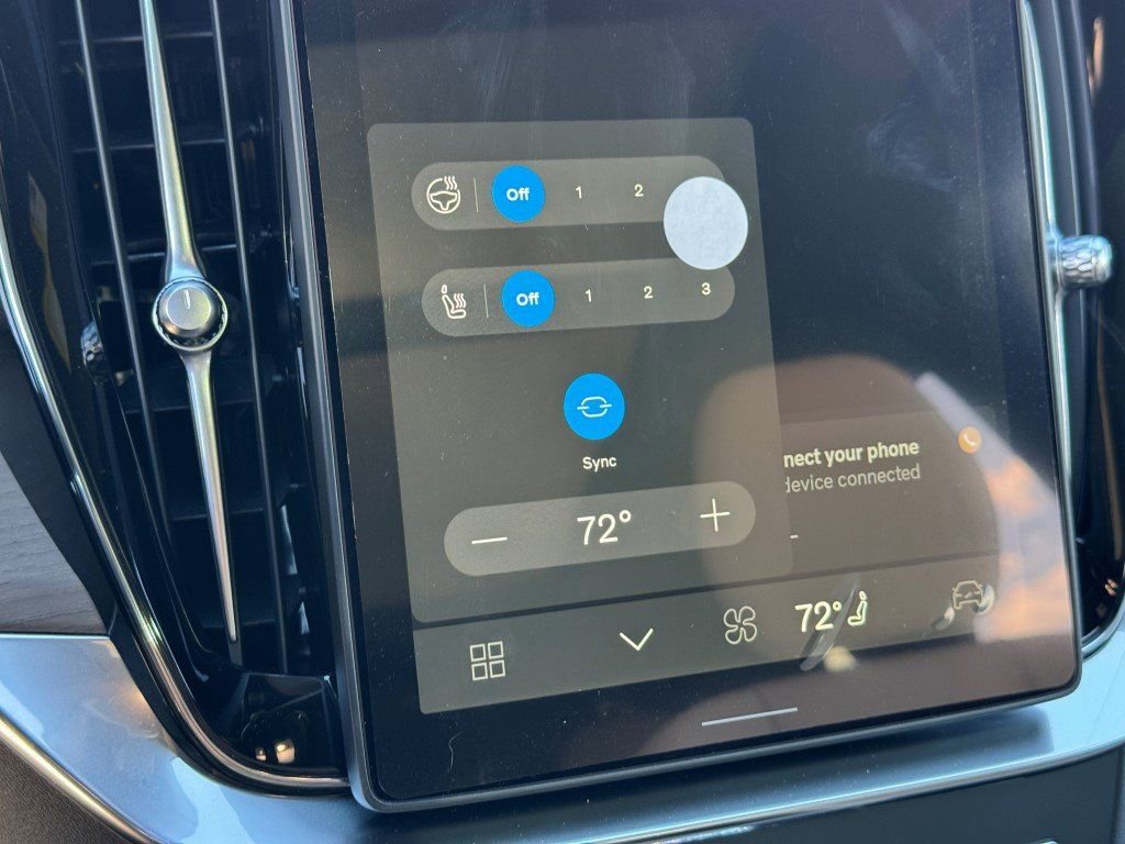 New 2026 Volvo XC90 B5 Plus w/ Protection Package Premier image 23