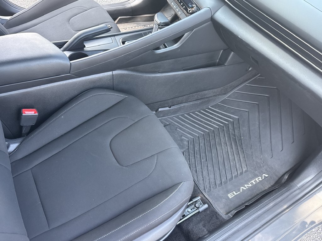 Certified 2025 Hyundai Elantra Sport FWD image 16