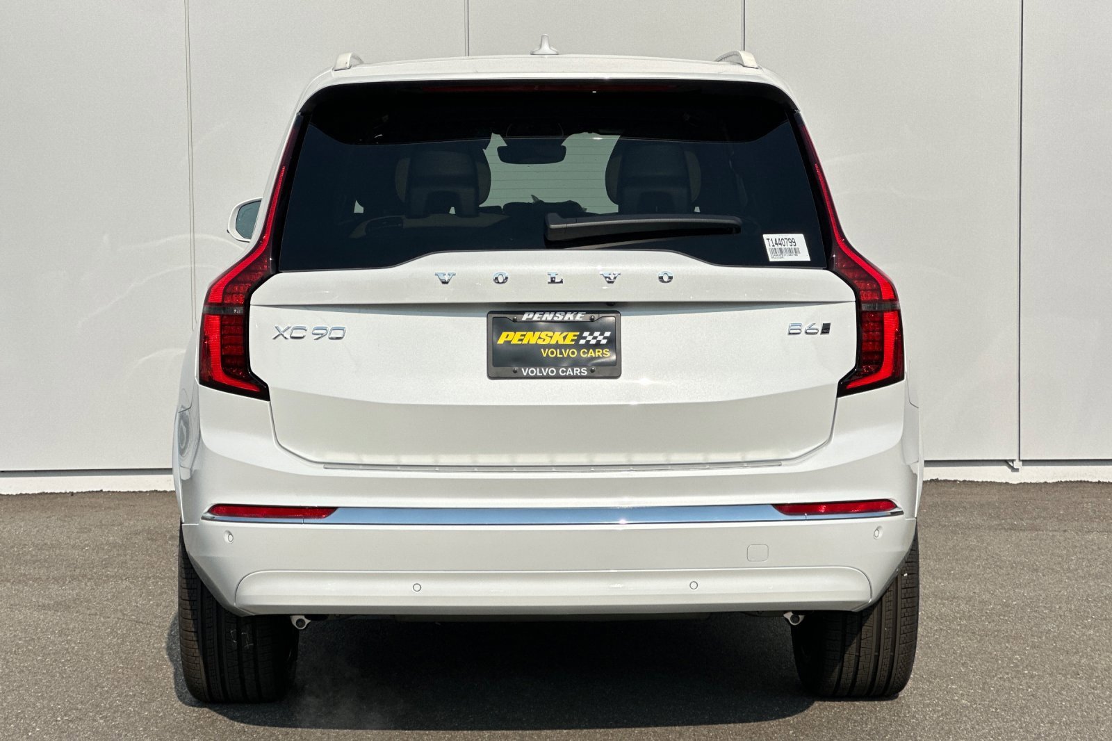 New 2026 Volvo XC90 B6 Plus w/ Protection Package Premier image 4