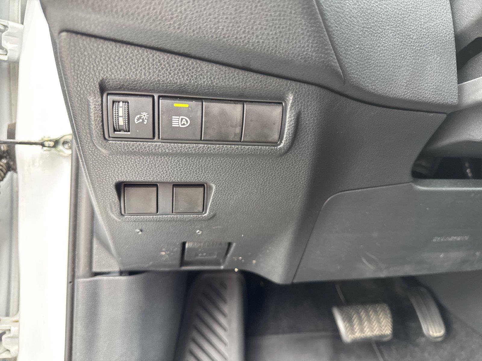 Used 2024 Toyota Corolla Cross LE FWD image 14