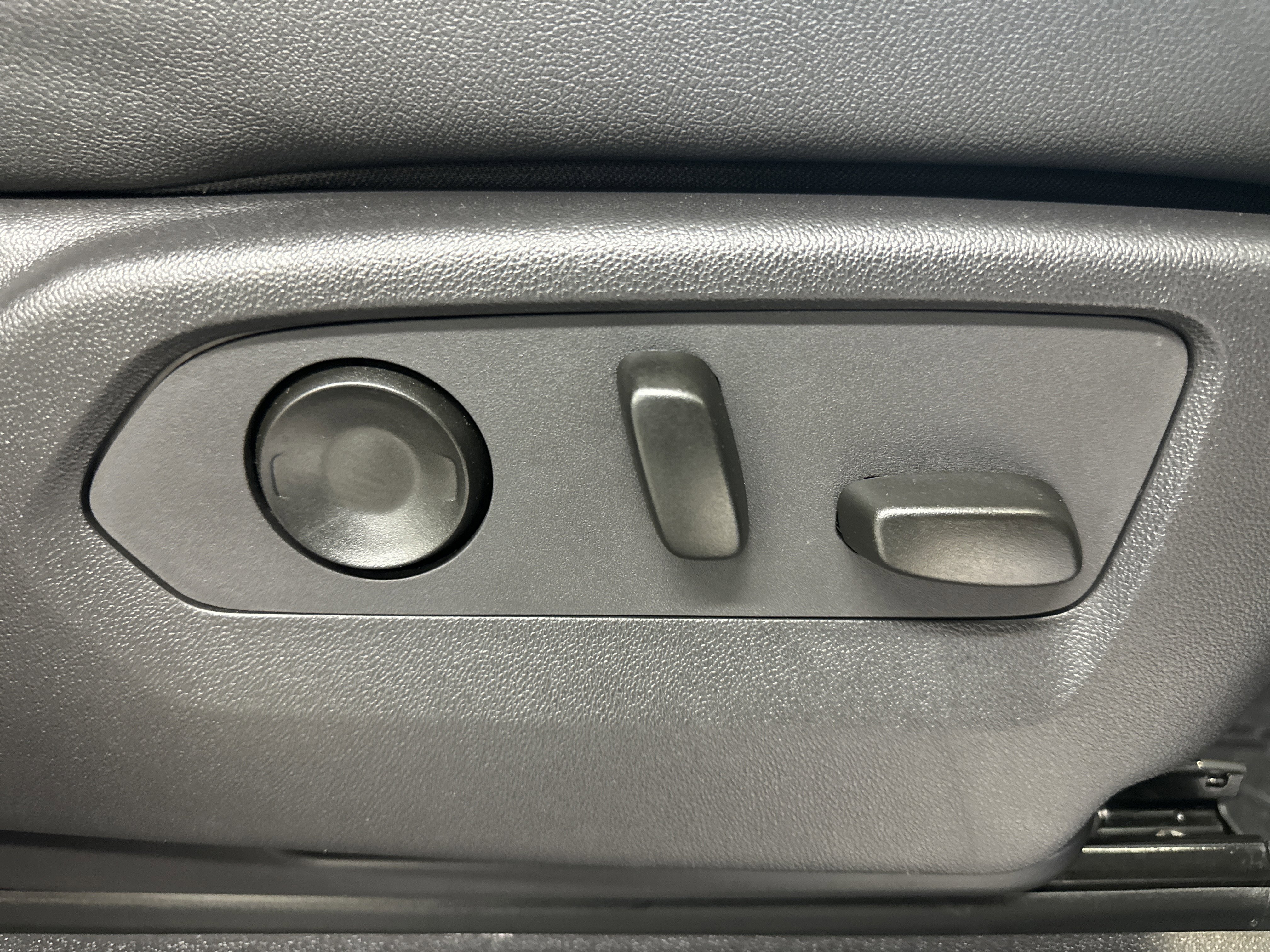 Used 2025 Chevrolet Silverado 2500 ZR2 w/ Technology Package image 25