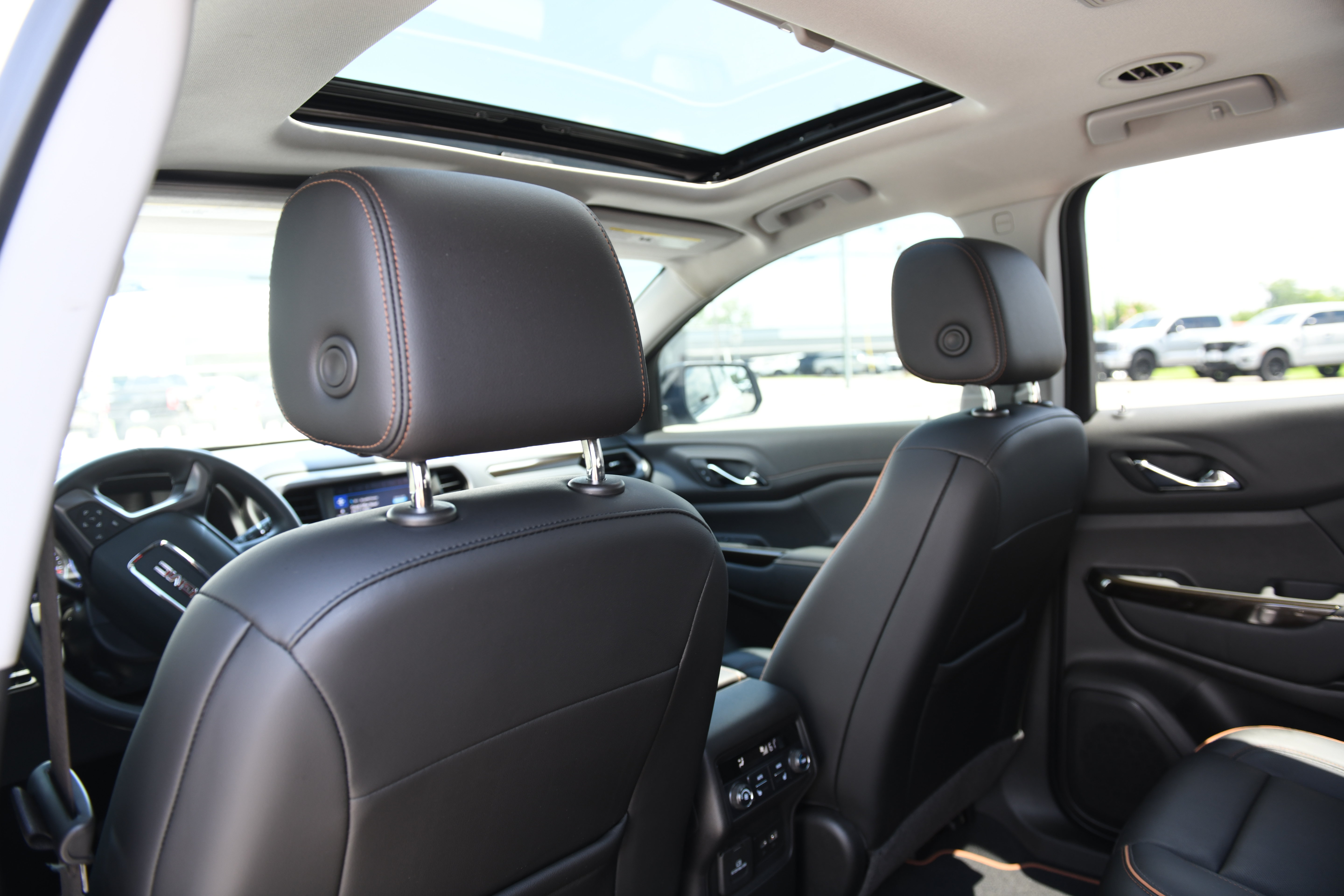 Used 2022 GMC Acadia AT4 w/ Technology Package AWD/4WD image 11