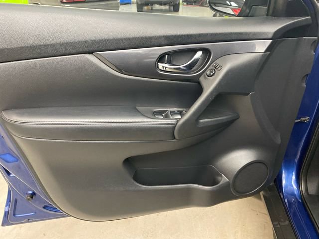 Used 2020 Nissan Rogue SV image 25