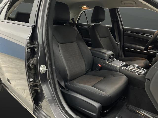 Used 2023 Chrysler 300 Touring w/ Sport Appearance Package image 26
