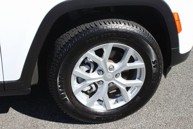 Used 2024 Jeep Grand Cherokee Limited AWD/4WD image 32