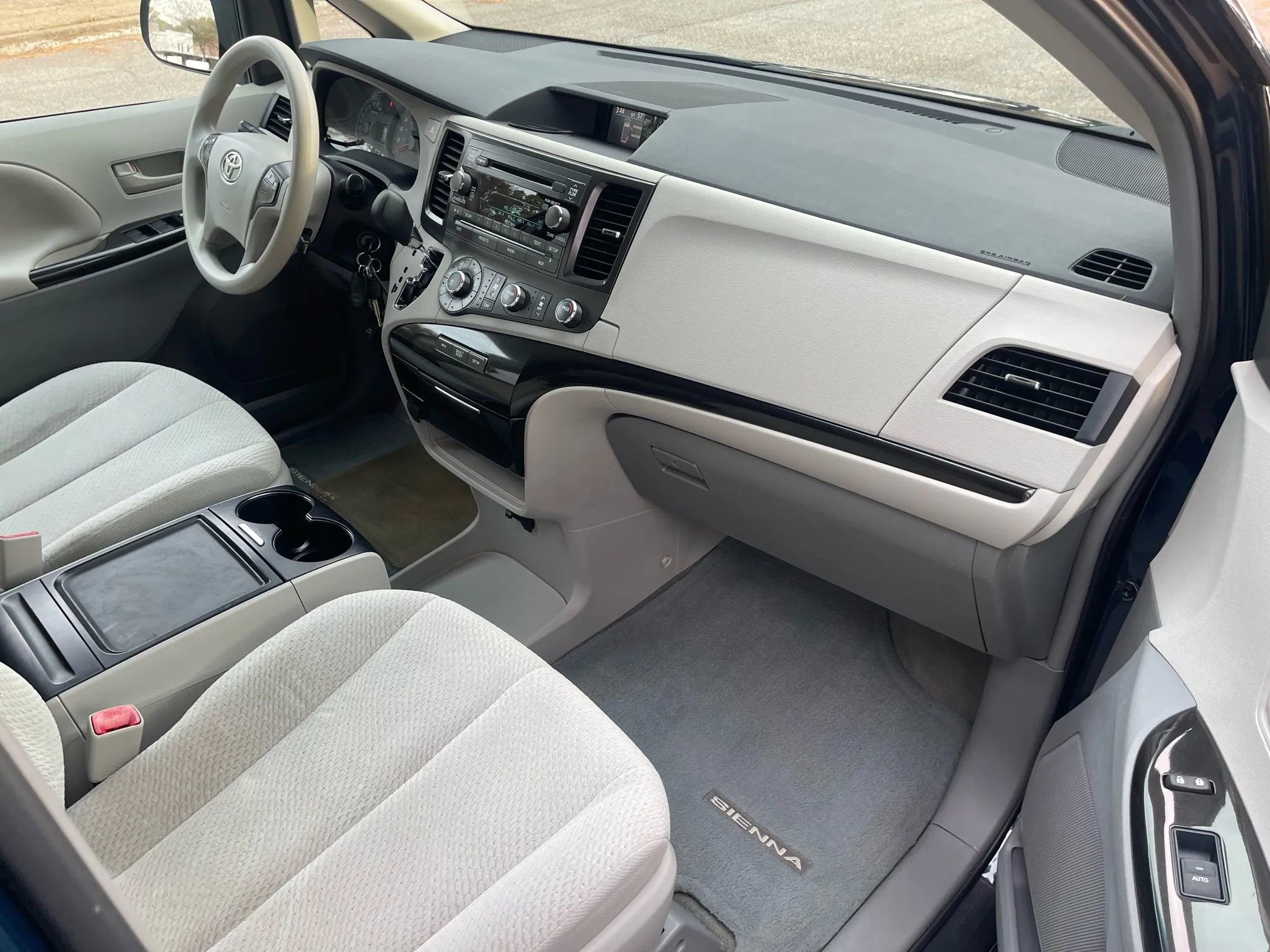 Used 2012 Toyota Sienna LE image 14