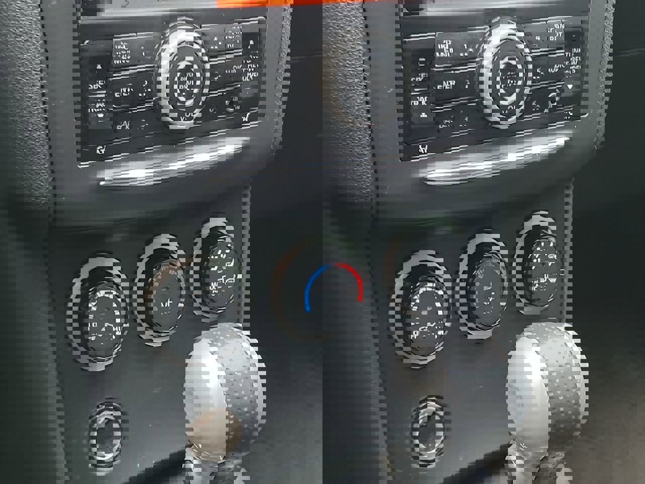 Used 2015 Nissan Rogue S image 18