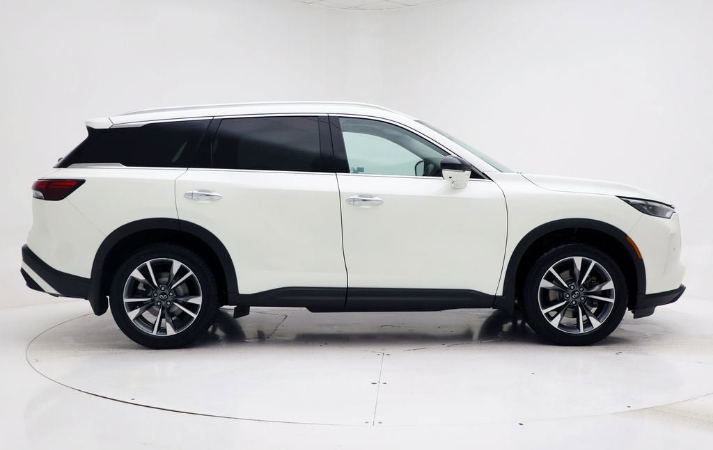 Used 2023 INFINITI QX60 Luxe w/ Performance Audio Package AWD/4WD image 3