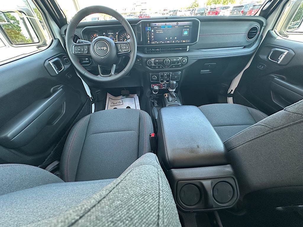 Used 2024 Jeep Wrangler Unlimited Rubicon AWD/4WD image 17