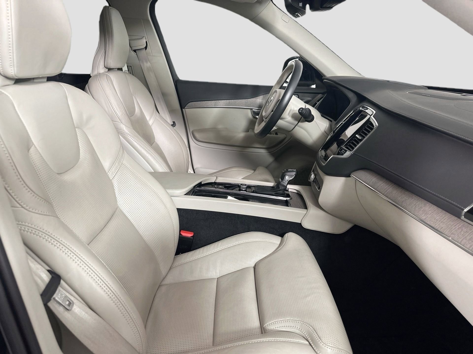 Certified 2024 Volvo XC90 B5 Plus image 31