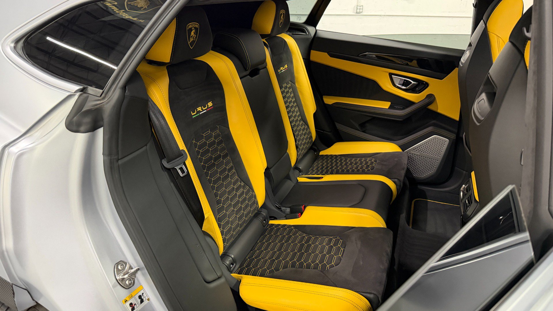 Used 2022 Lamborghini Urus AWD/4WD image 71