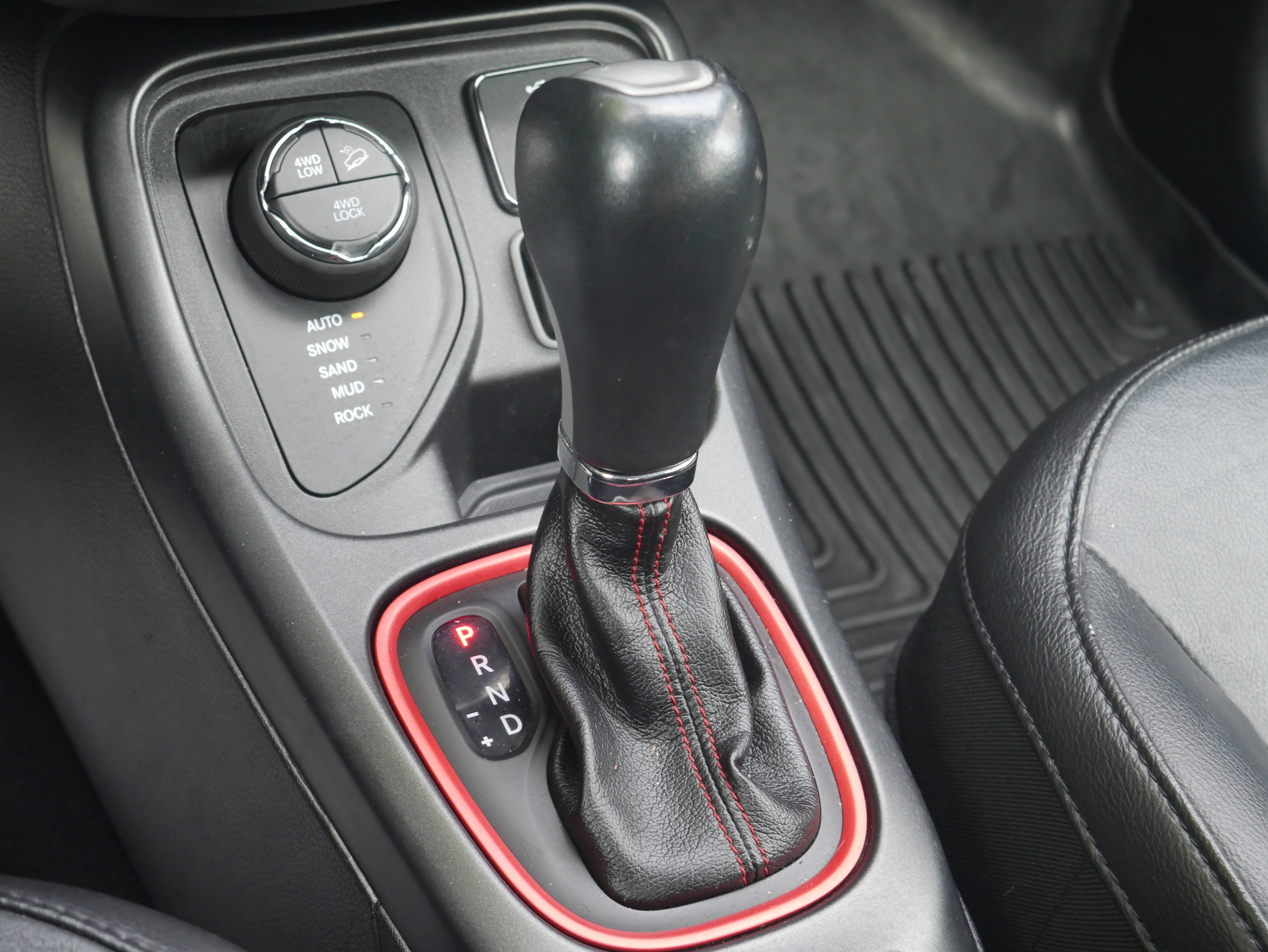 Used 2019 Jeep Compass Trailhawk AWD/4WD image 16