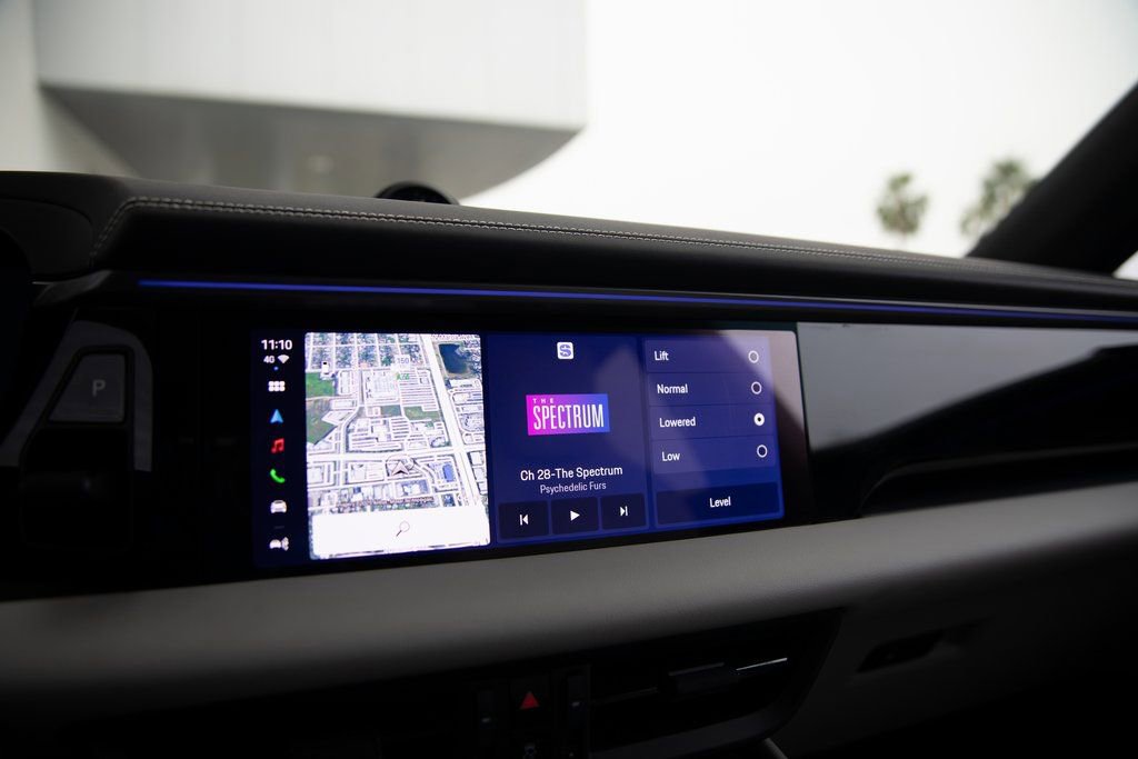 Certified 2025 Porsche Macan Electric RWD image 14