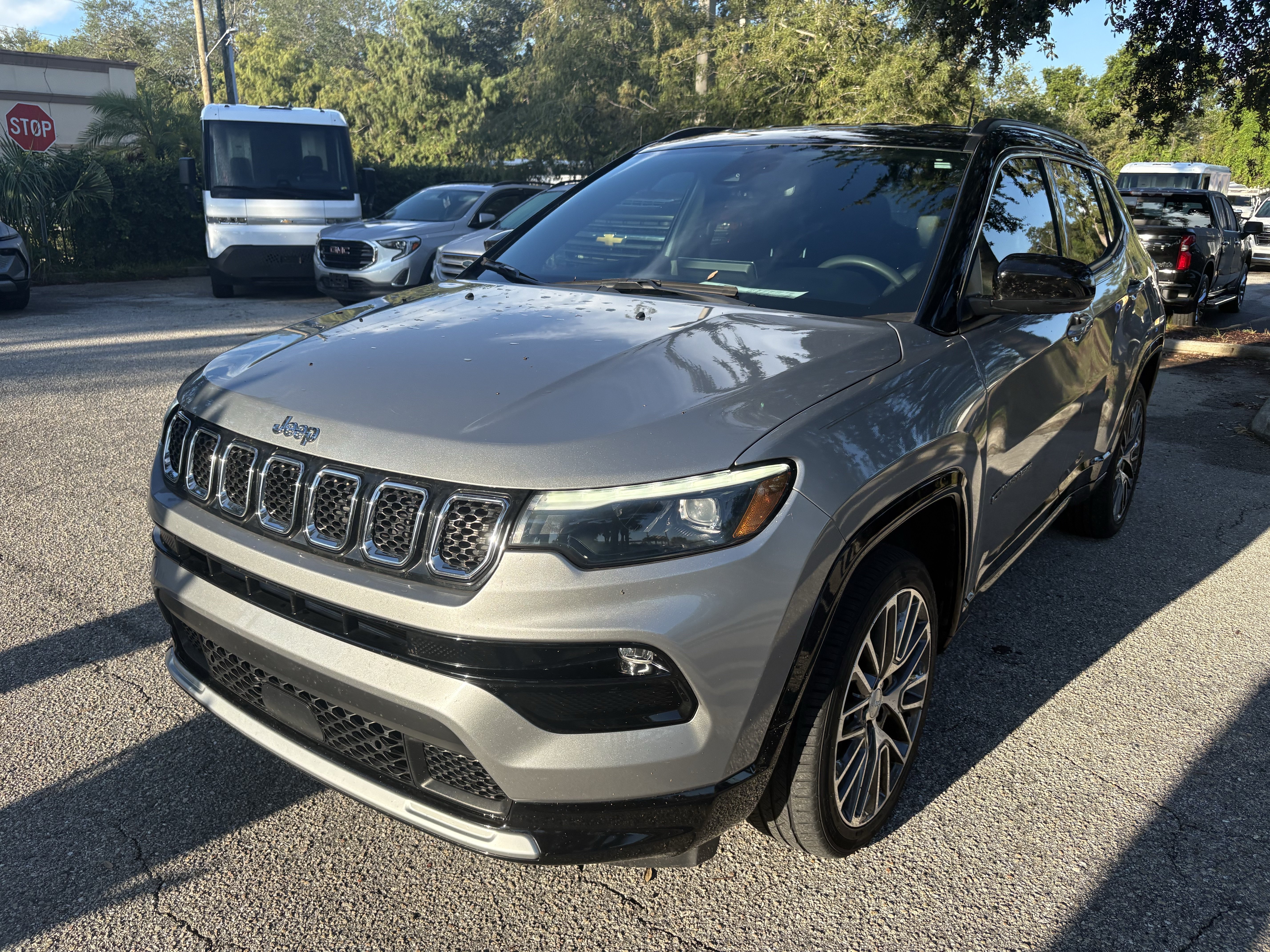 Used 2023 Jeep Compass Limited w/ Elite Group AWD/4WD image 3