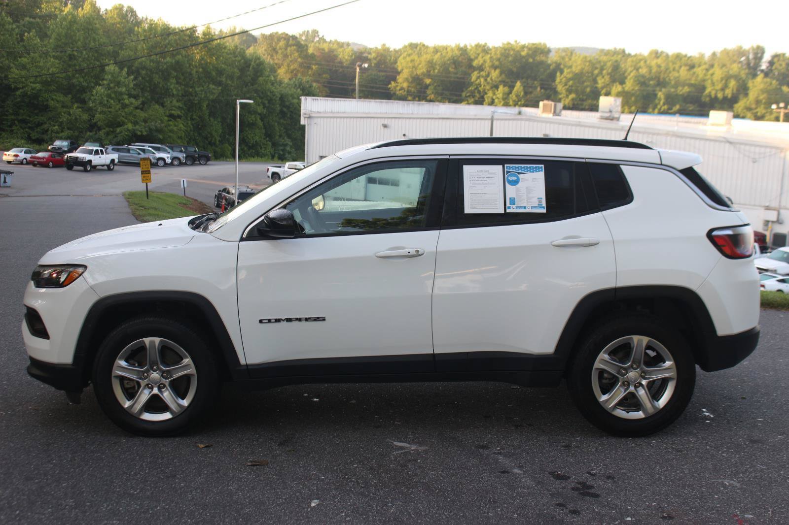 Used 2024 Jeep Compass Latitude AWD/4WD image 4