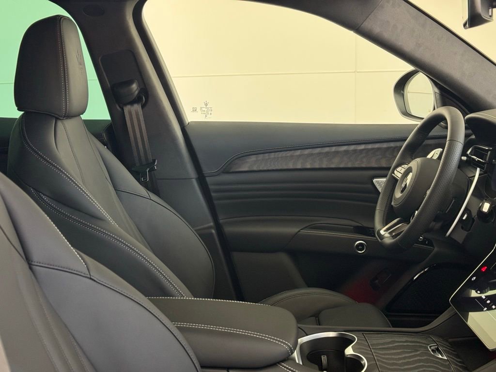 New 2025 Maserati Grecale Modena image 42