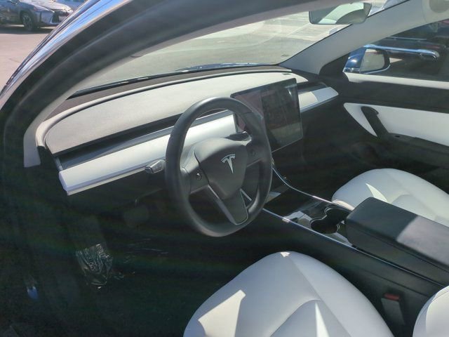 Used 2019 Tesla Model 3 Standard Range Plus image 14