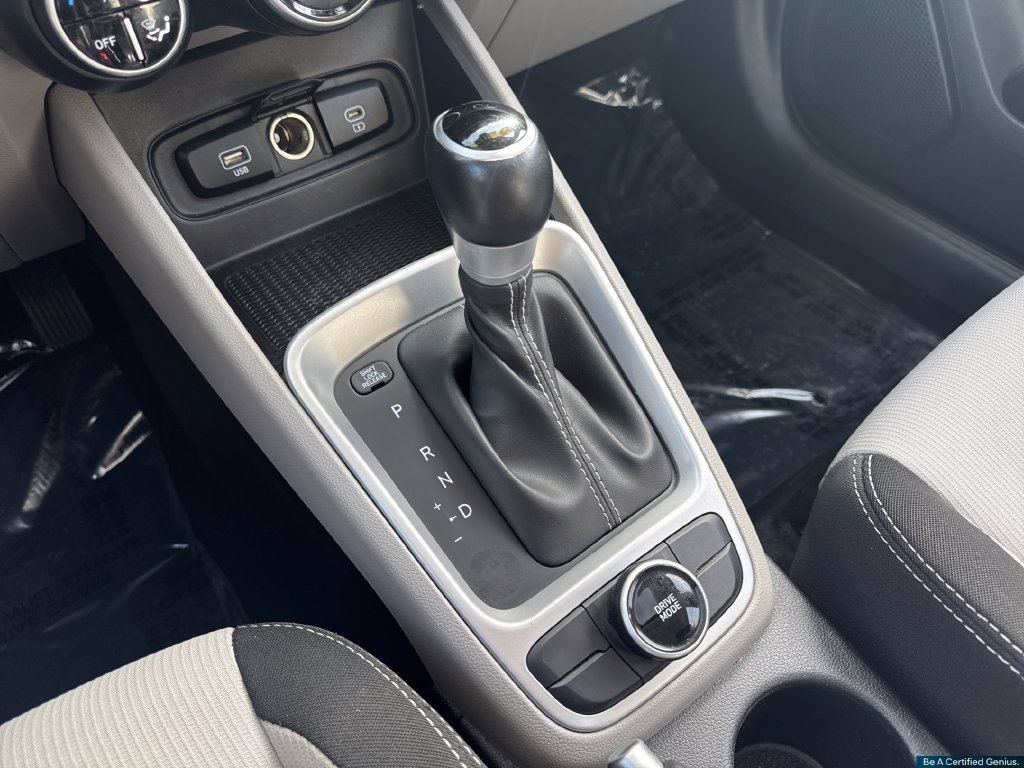 Certified 2025 Hyundai Venue SEL FWD image 56