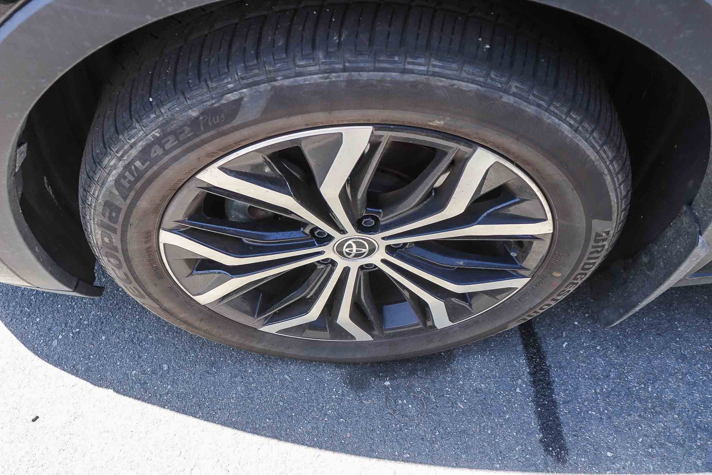 Used 2024 Toyota Crown XLE w/ Carpet Mat Package (TMS) AWD/4WD image 13