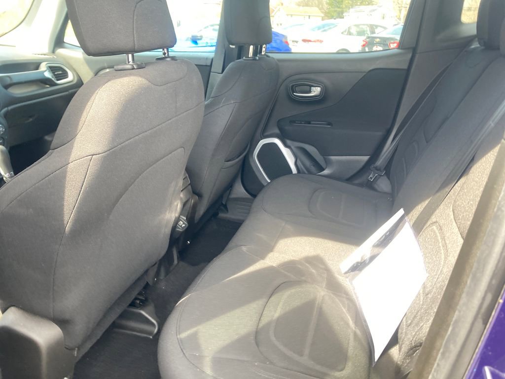 Used 2018 Jeep Renegade Latitude w/ Cold Weather Group image 29