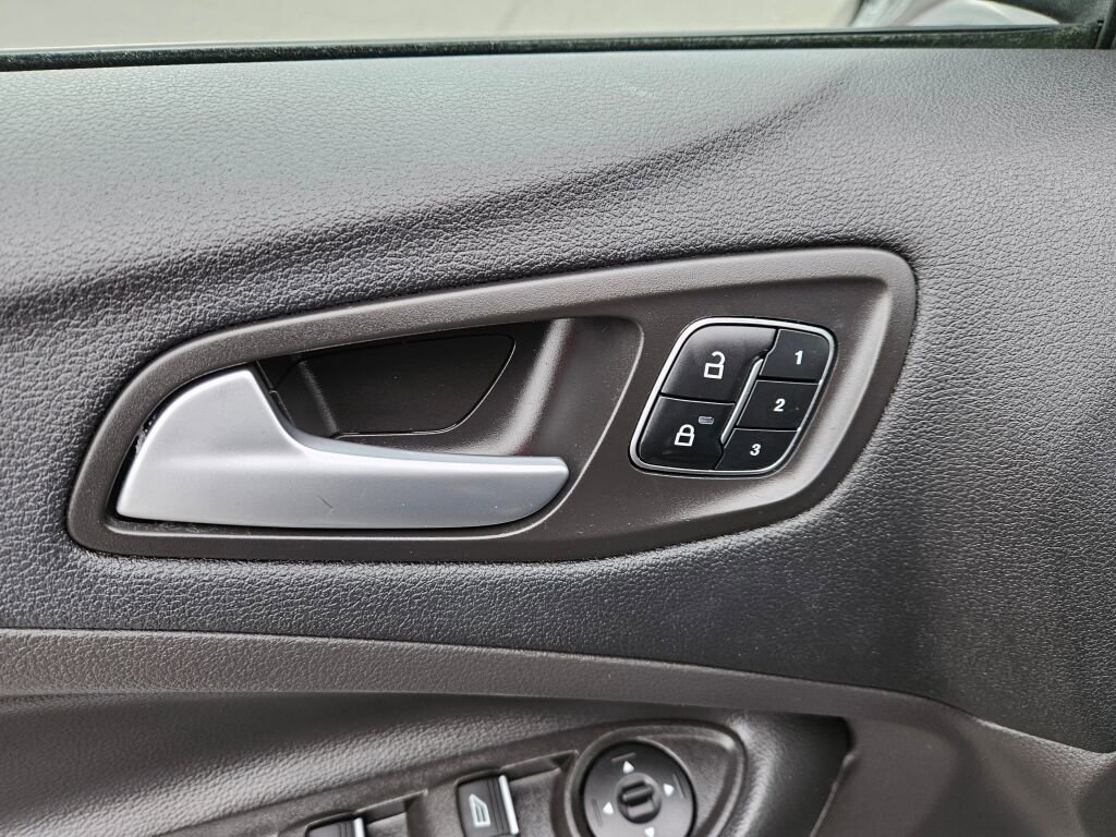 Used 2017 Ford Escape Titanium image 17