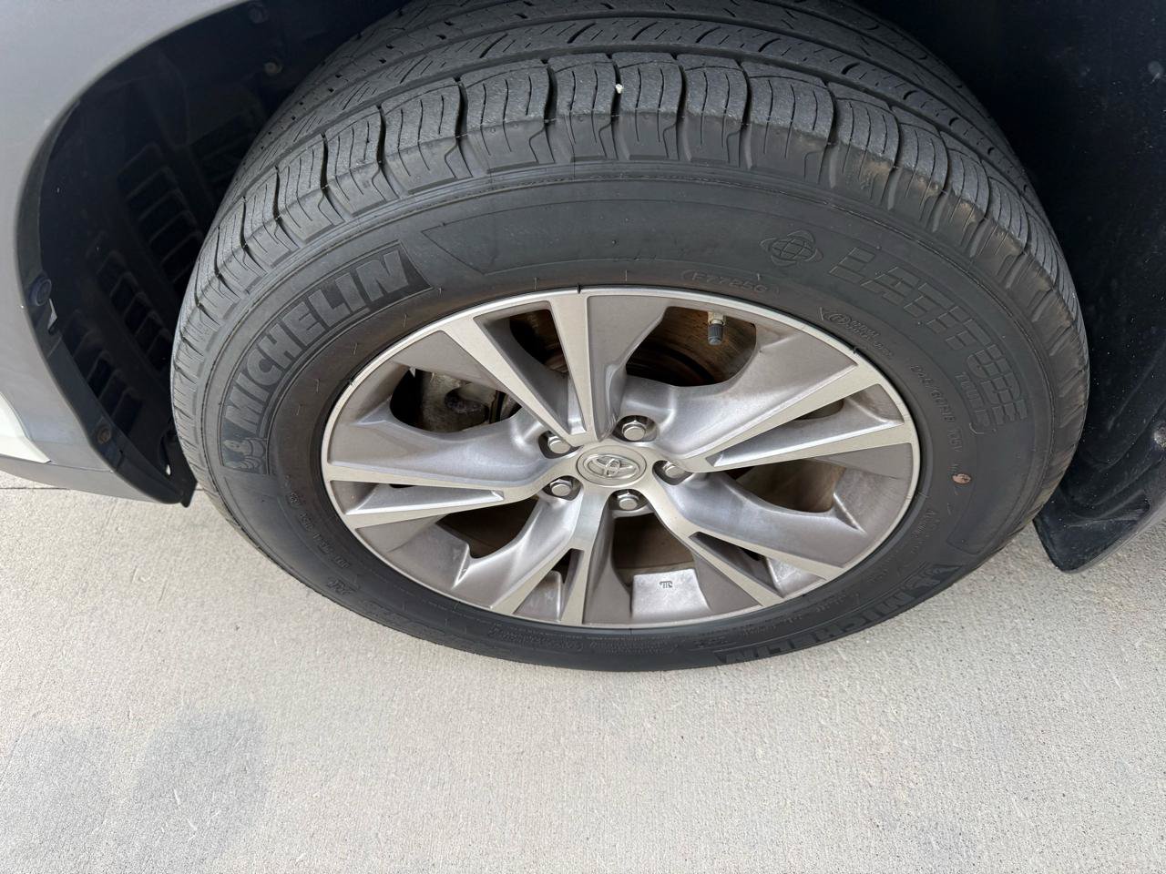 Used 2015 Toyota Highlander XLE AWD/4WD image 9