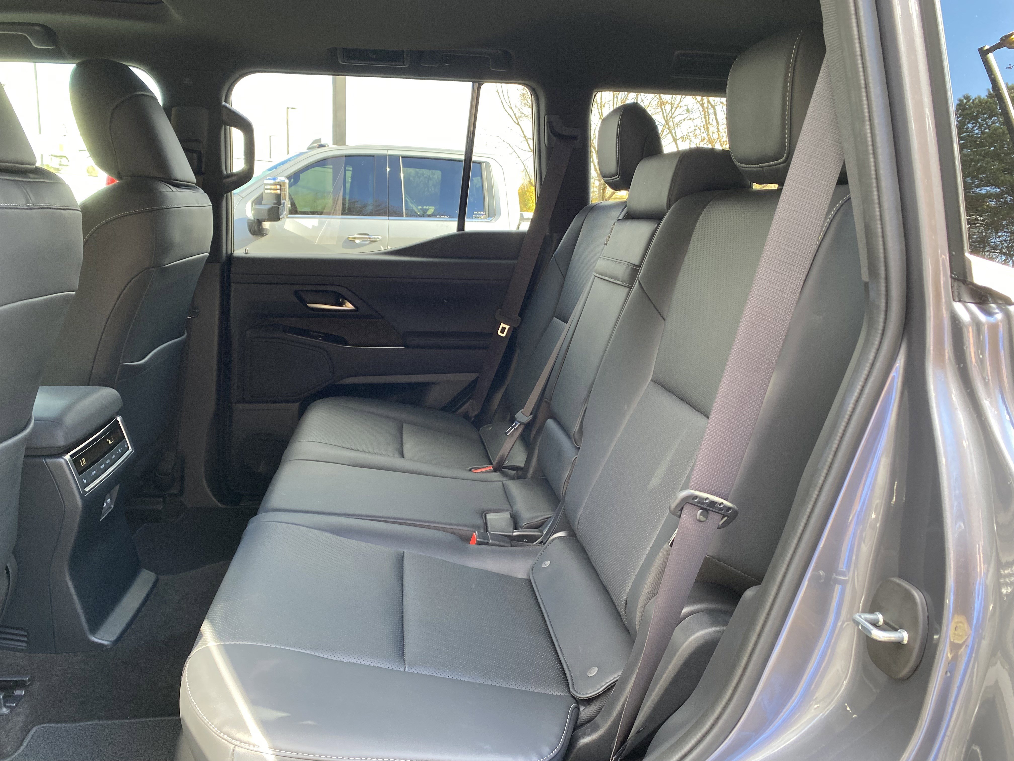 Used 2025 Lexus GX 550 w/ Cold Area Package image 37