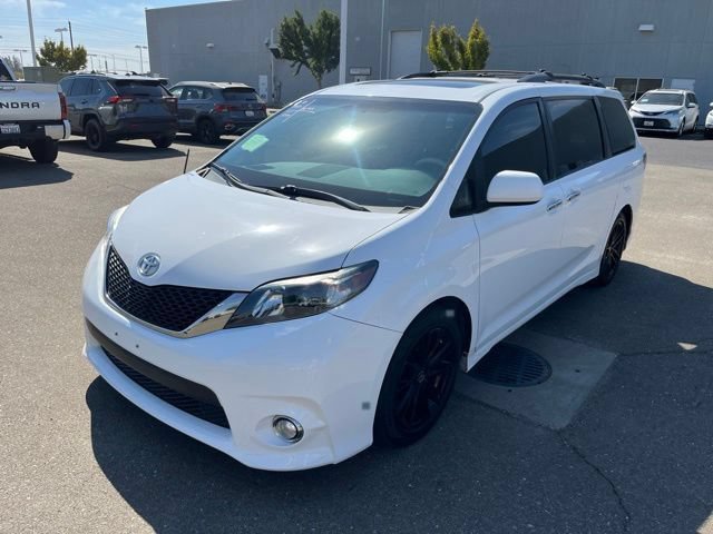 Used 2013 Toyota Sienna SE FWD image 1