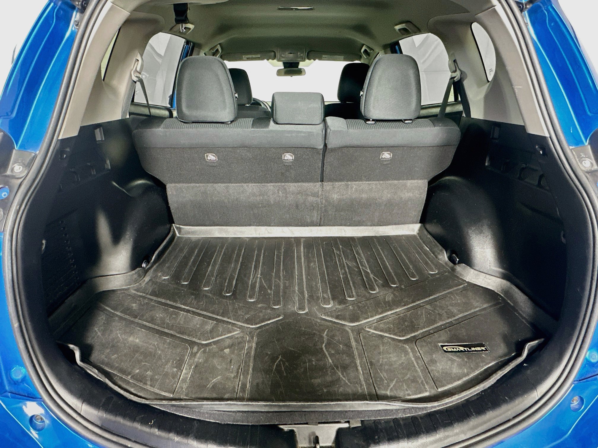 Used 2018 Toyota RAV4 LE w/ Carpet Mat Package FWD image 26