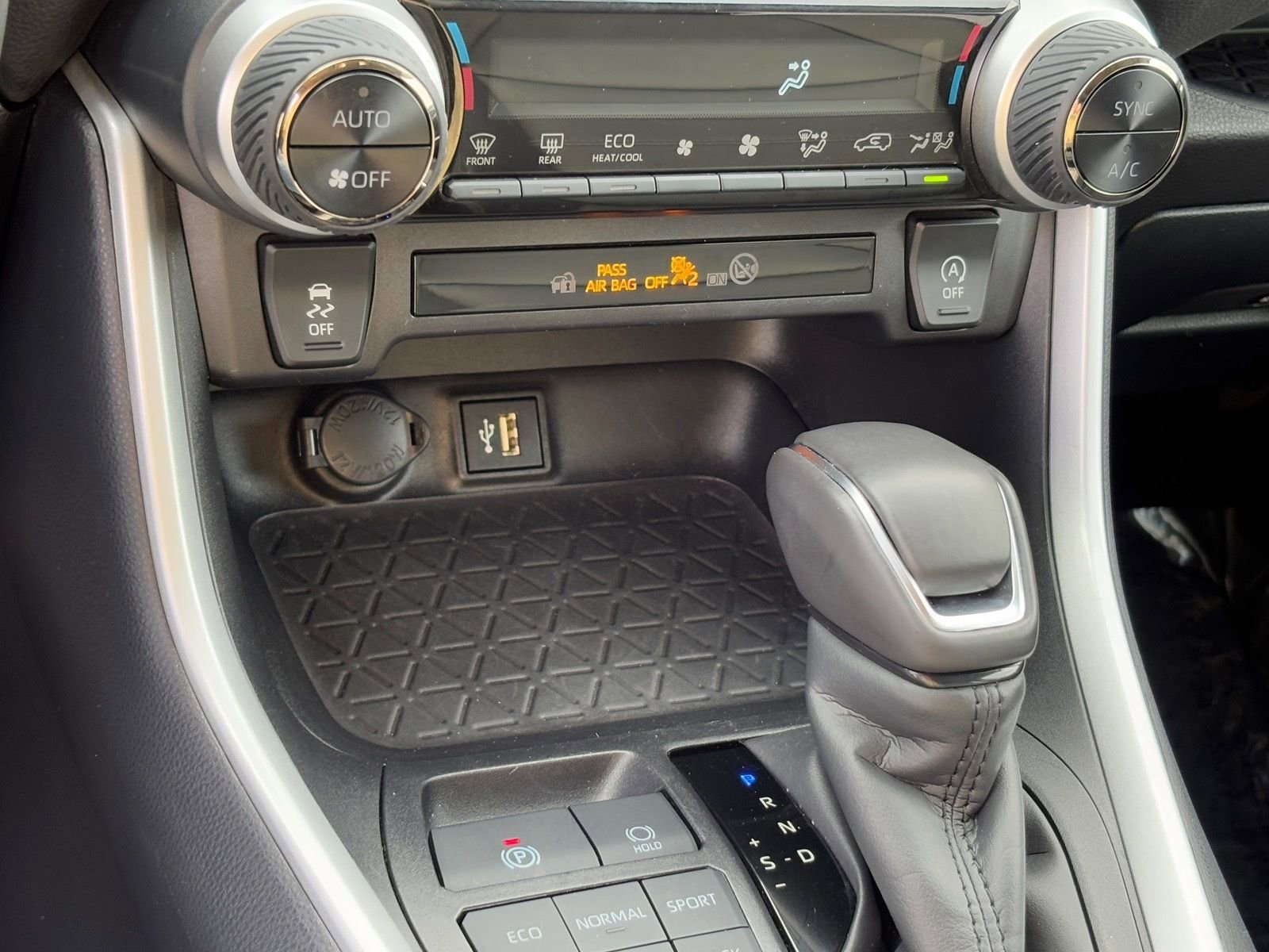 Certified 2025 Toyota RAV4 XLE Premium image 28