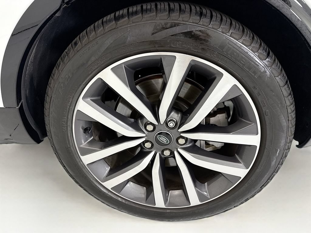 Used 2024 Land Rover Discovery Dynamic SE AWD/4WD image 31