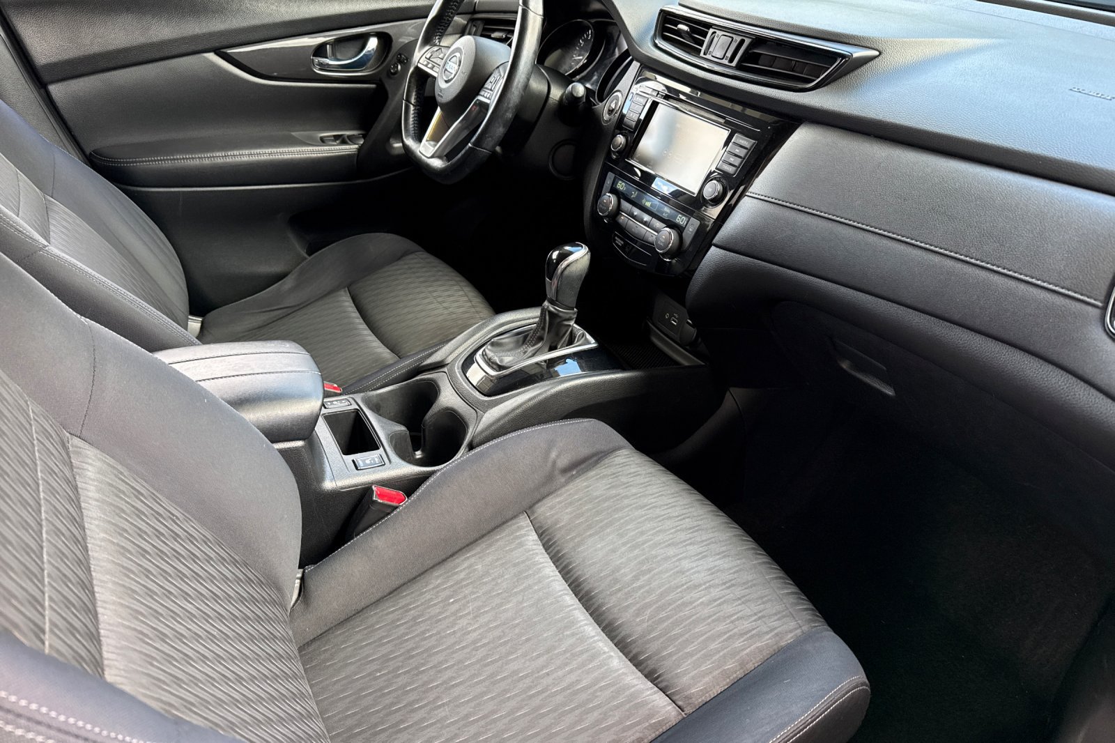 Used 2018 Nissan Rogue SV FWD image 24