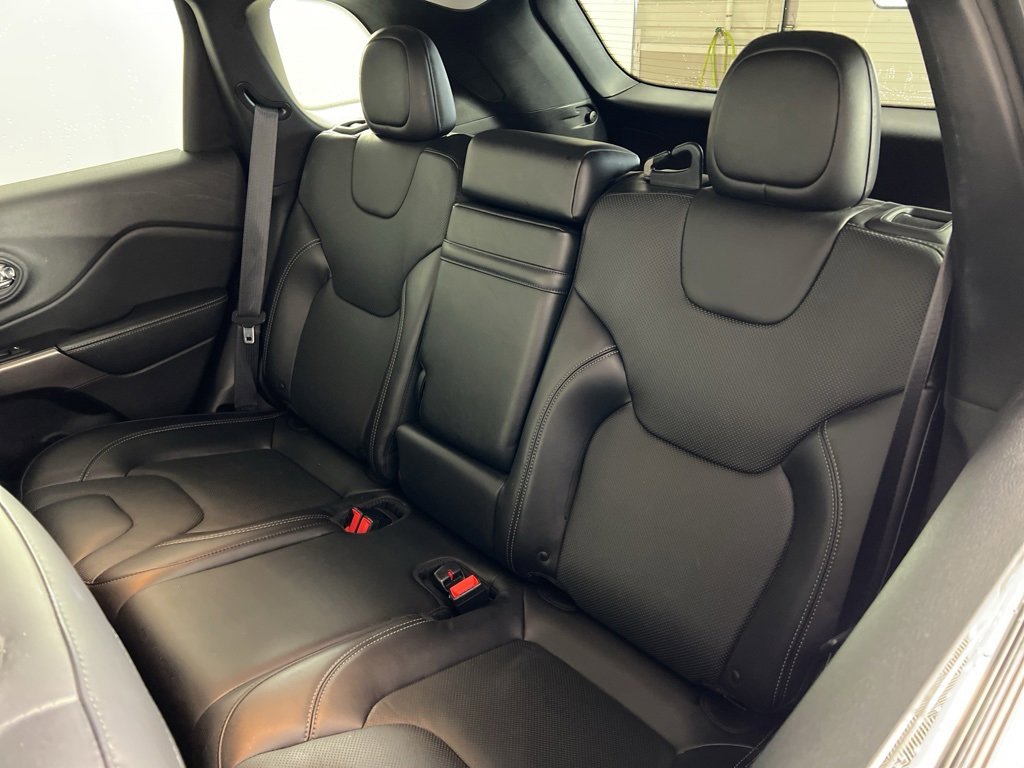 Used 2019 Jeep Cherokee Limited image 4