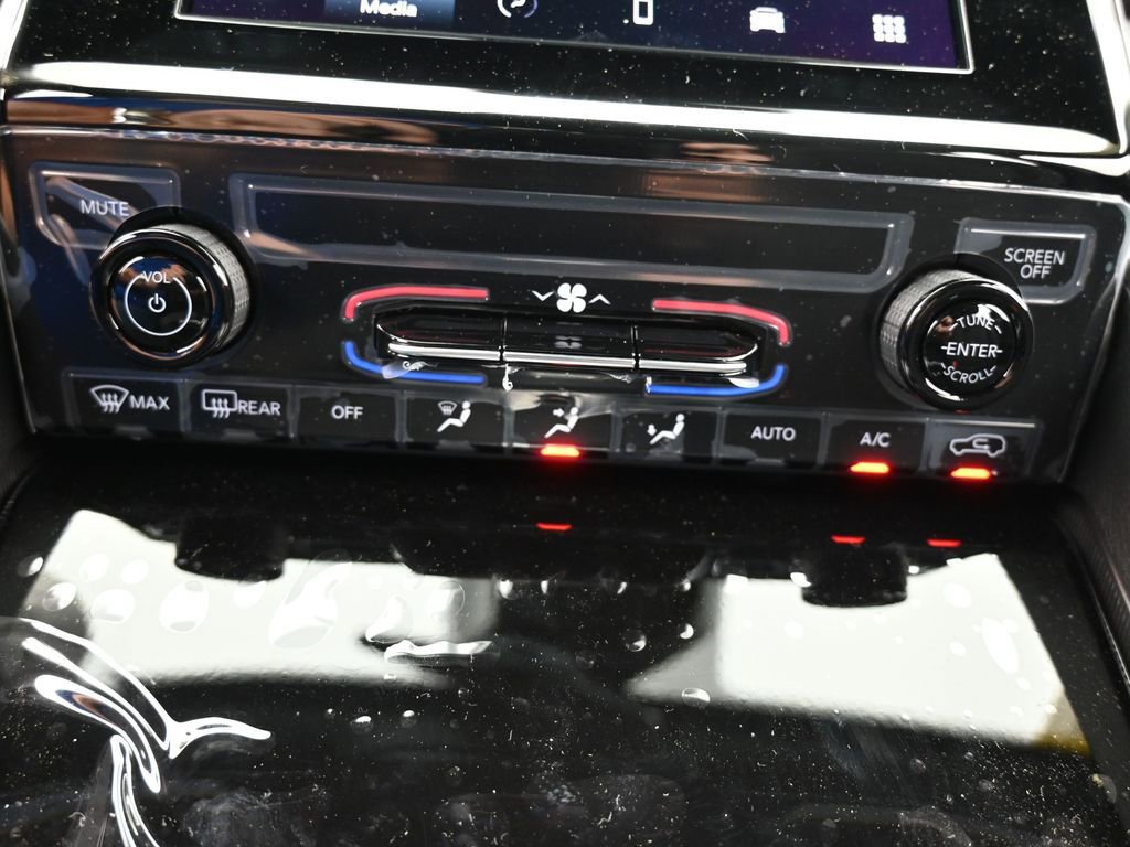 Used 2025 Jeep Grand Cherokee L Laredo image 16