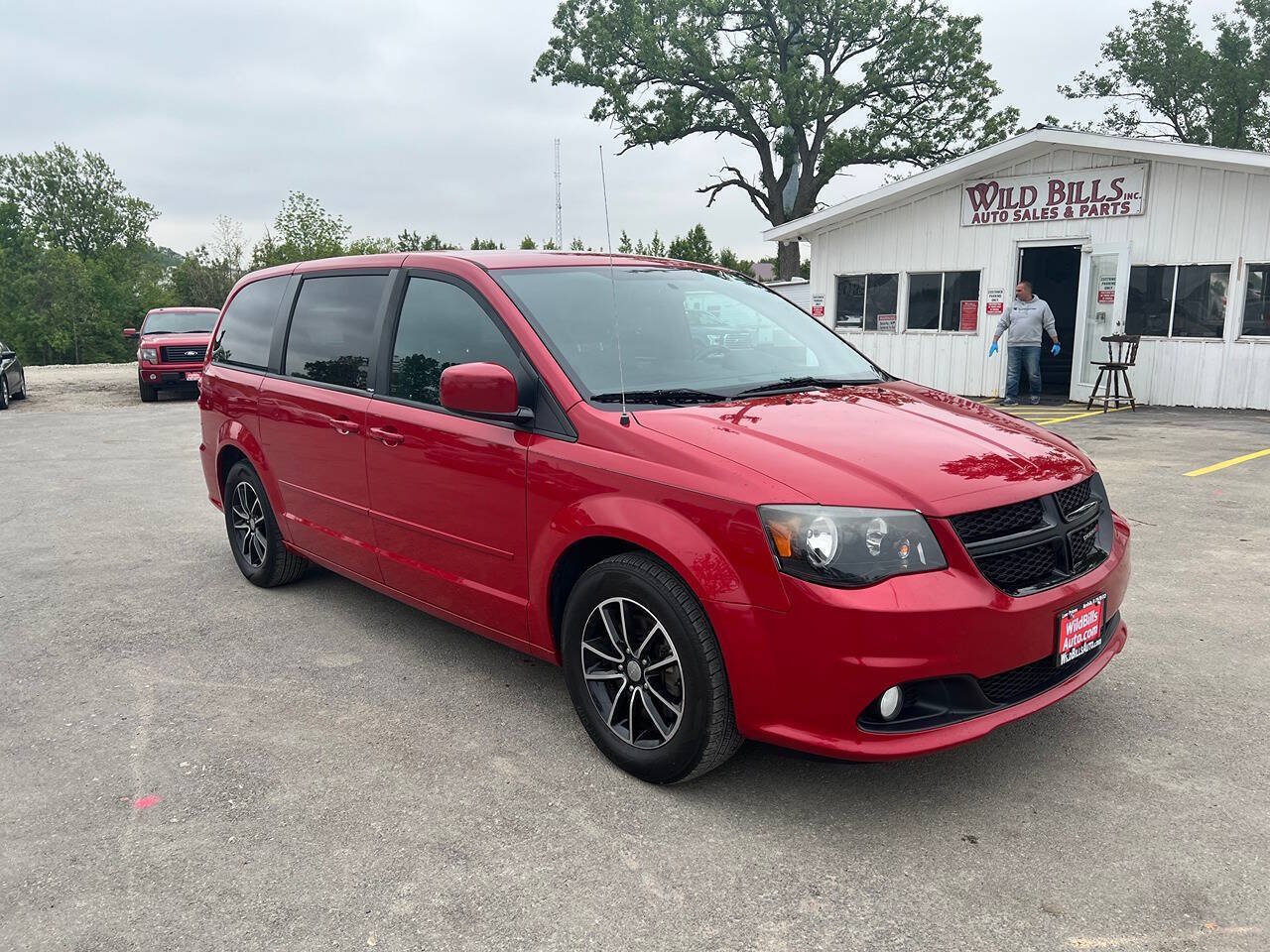 Used 2014 Dodge Grand Caravan SXT w/ Blacktop Package FWD image 3