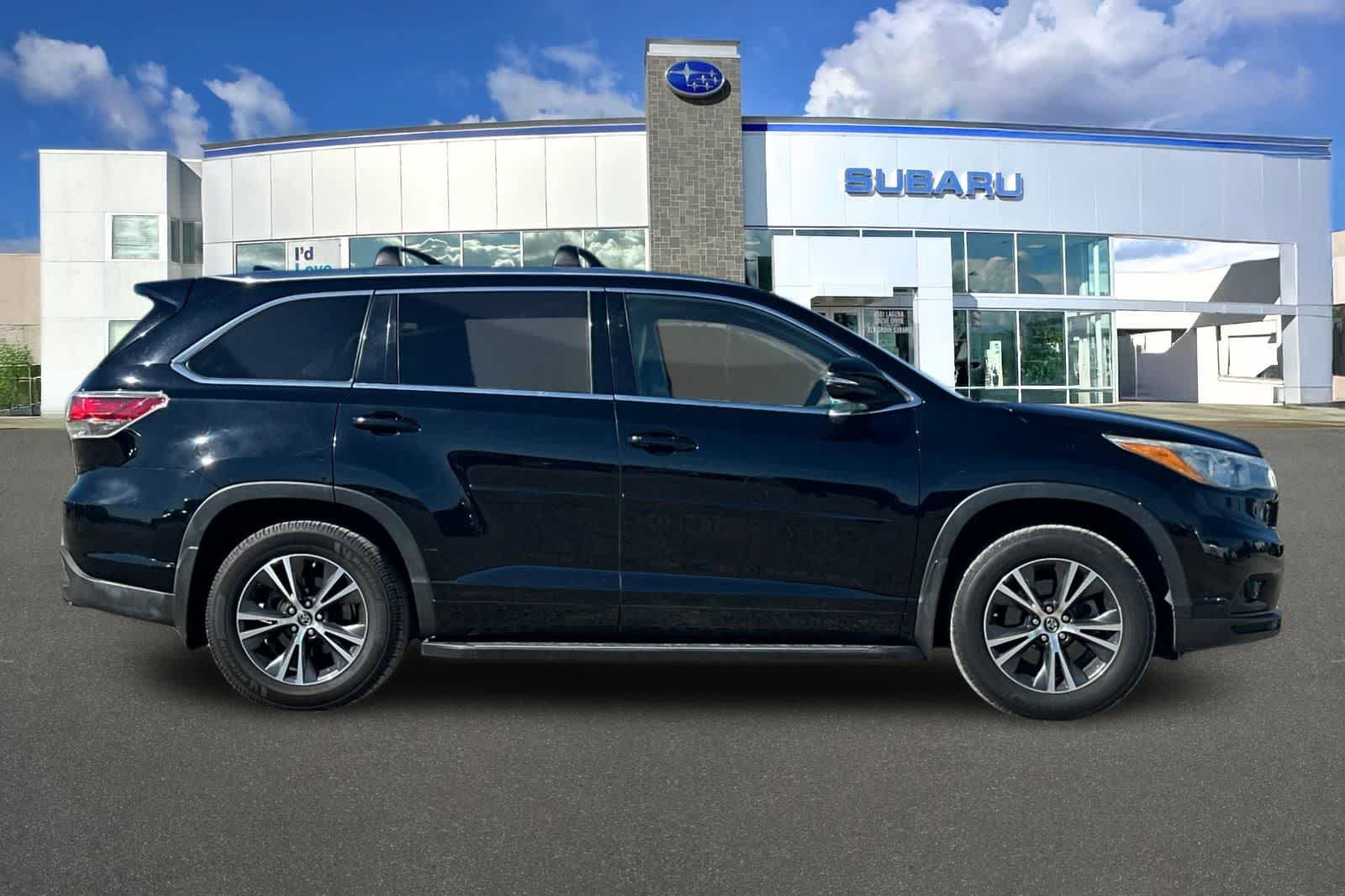 Used 2016 Toyota Highlander XLE image 6